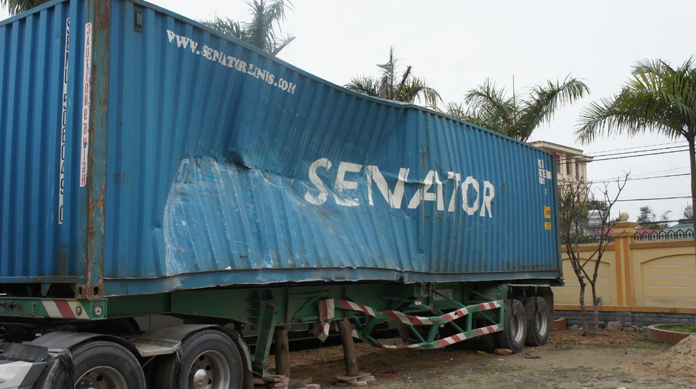  Xe khách đâm xe container, phụ xe chết và 7 người bị thương ảnh 3